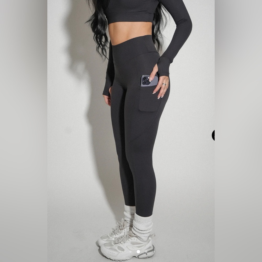 Agent84 Perfect Pocket V-Booty Legging - Black
